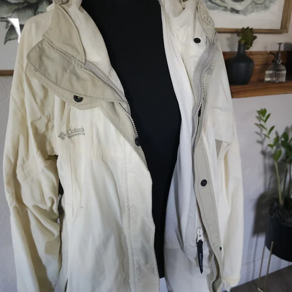 Columbia Women's Cream Jacket - Picture 1 of 7